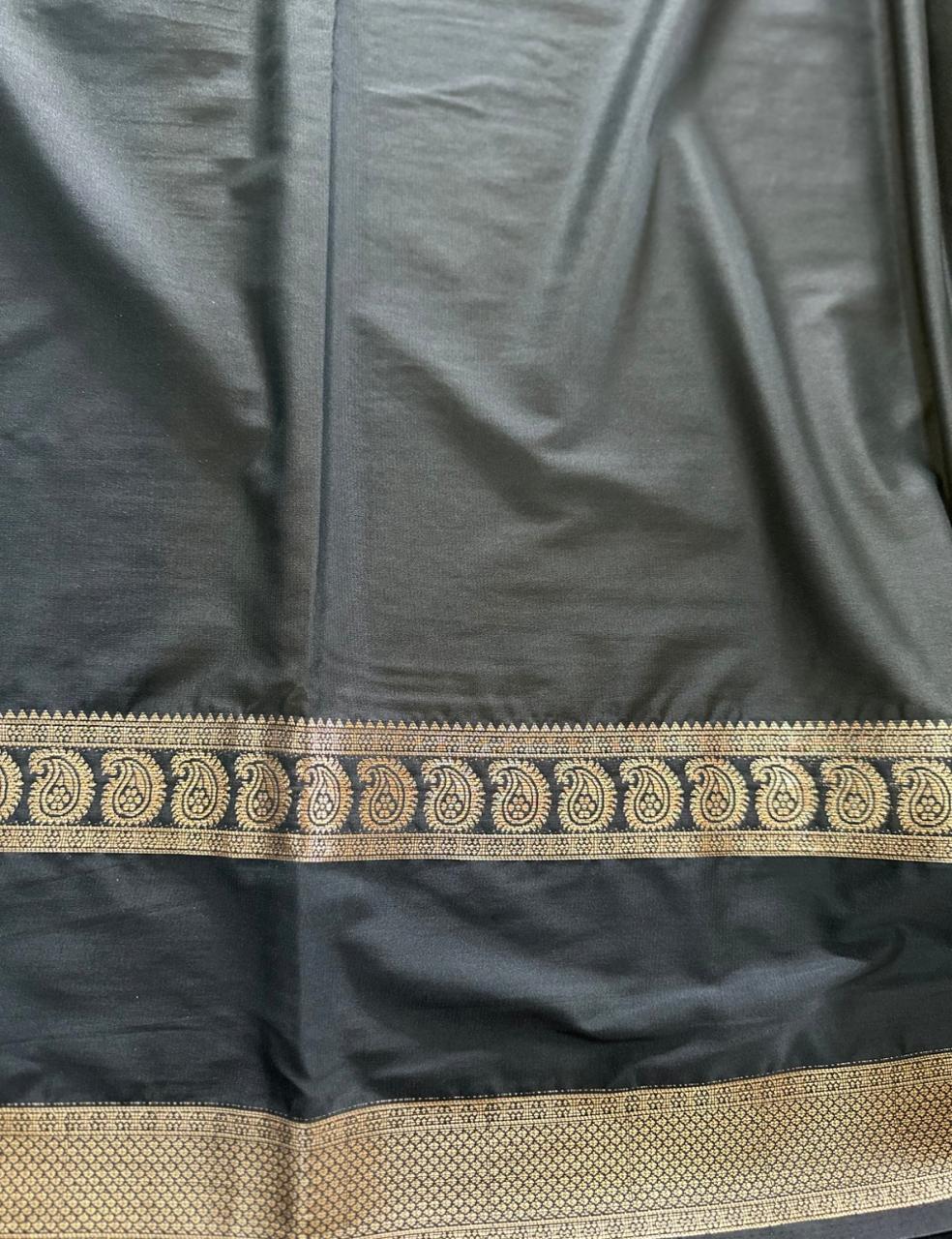 LEMON YELLOW AND NAVY BLUE CREPE SILK SAREE WITH A GOLDEN ZARI BORDER