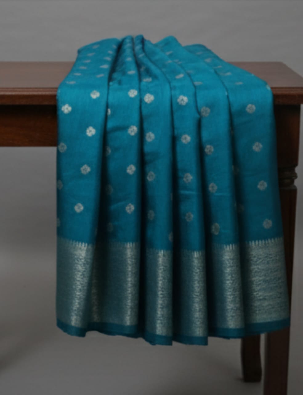 “Soft Parrot Green Tusser Silk Saree – A Blend of Grace & Elegance”
