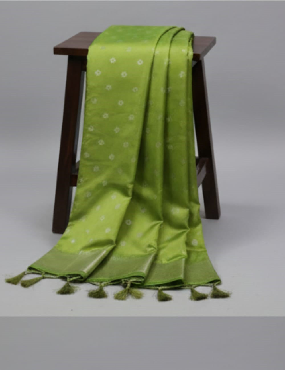 "Vibrant Green Tussar Silk Saree with Elegant Zari Checks & Tassel Pallu ✨"
