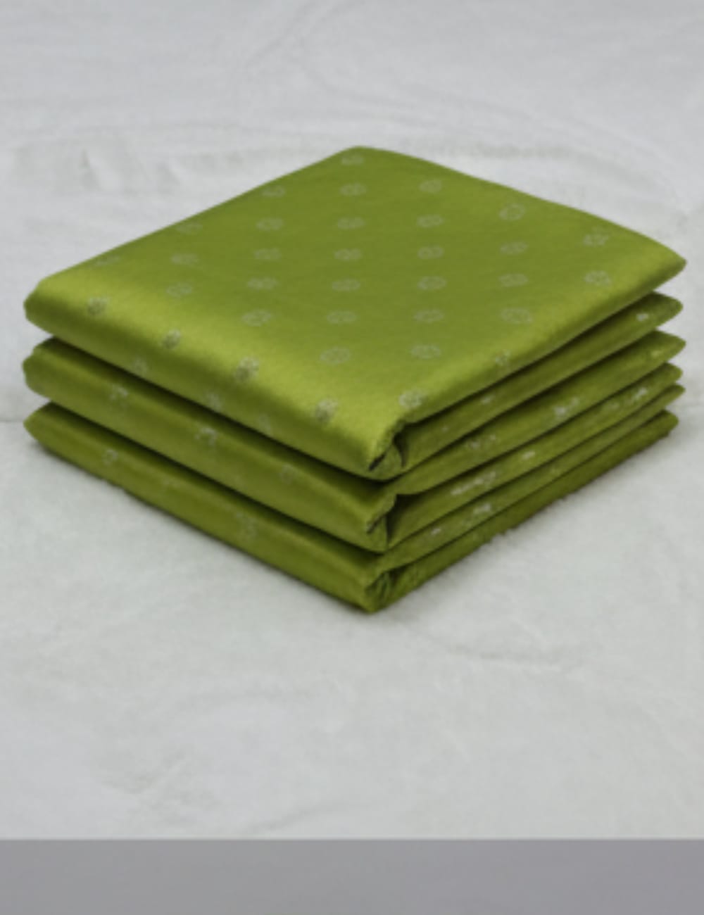 "Vibrant Green Tussar Silk Saree with Elegant Zari Checks & Tassel Pallu ✨"